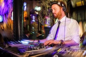Dj Luxor bij Dengh